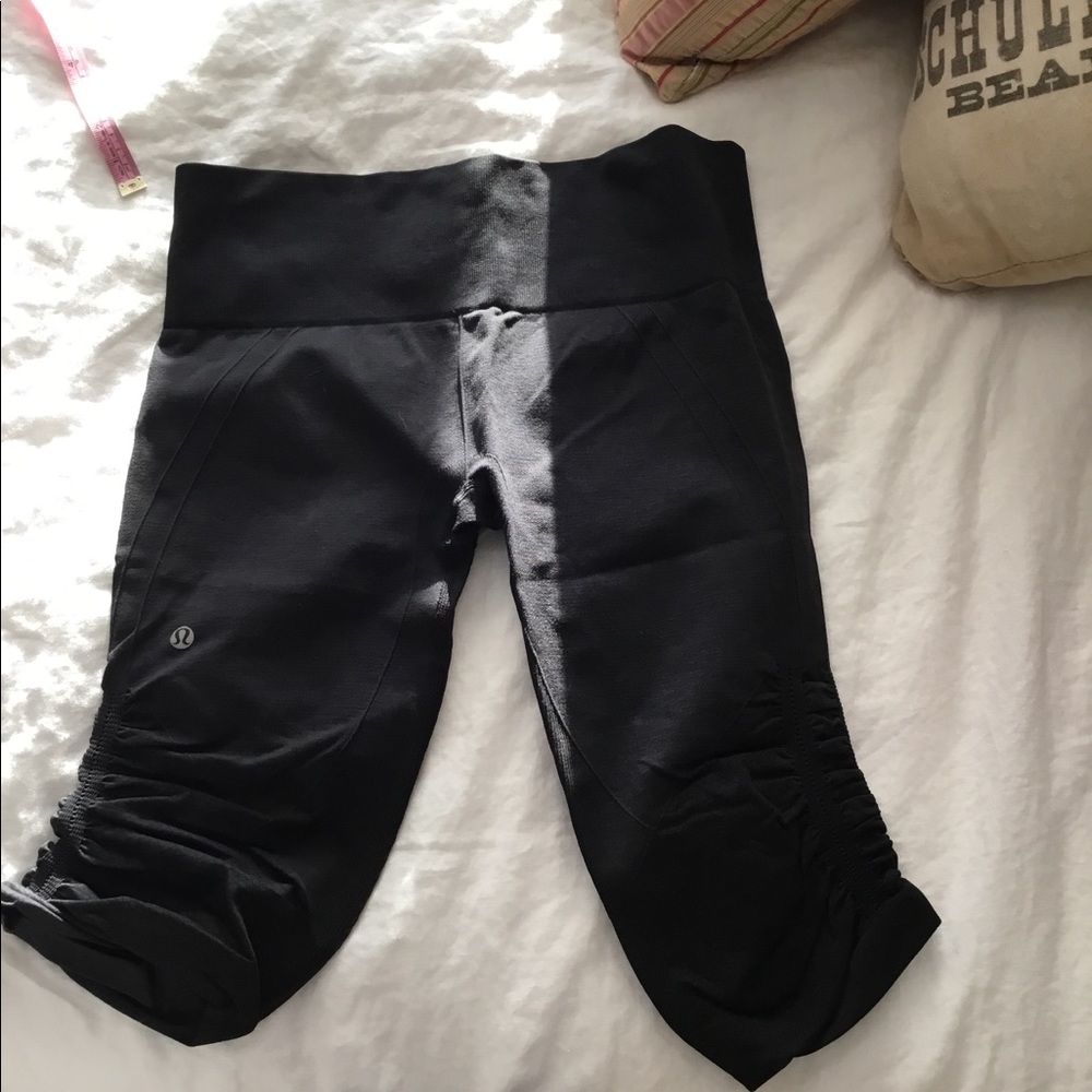 Lululemon In the Flow Tights. Dark gray.